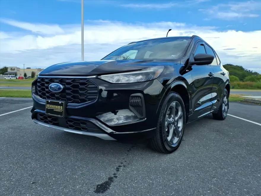 2023 Ford Escape ST-Line photo 1