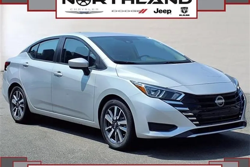 2023 Nissan Versa SV photo 1