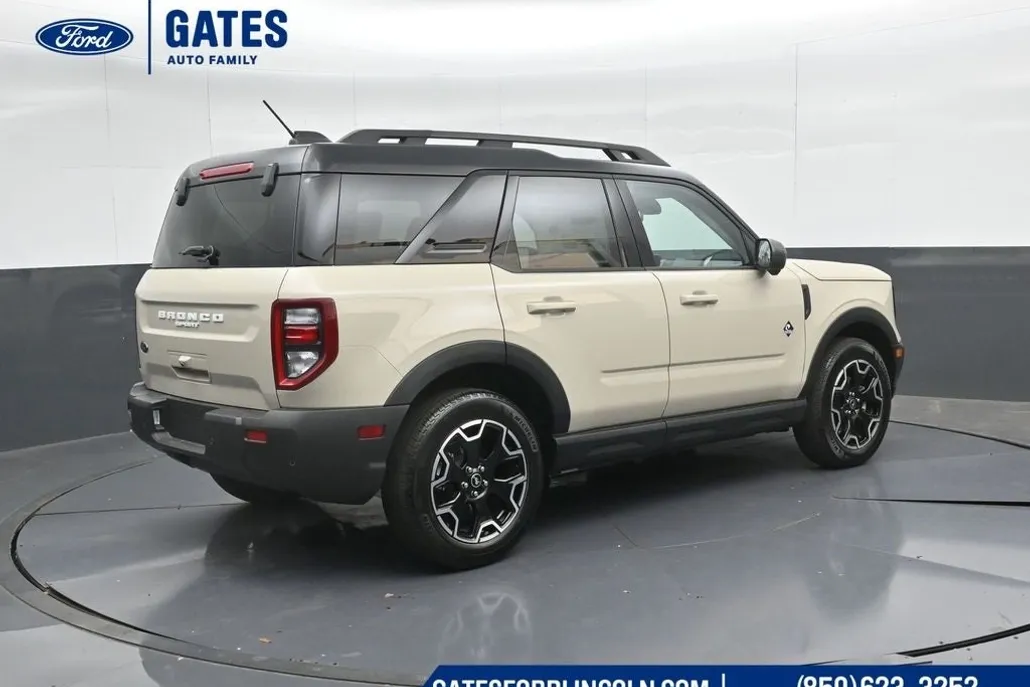2025 Ford Bronco Sport Outer Banks photo 1