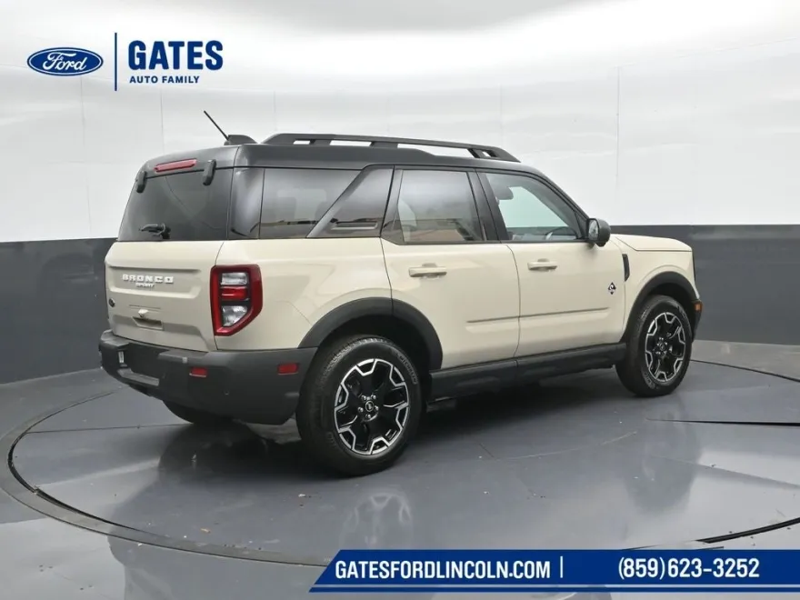 2025 Ford Bronco Sport Outer Banks photo 1
