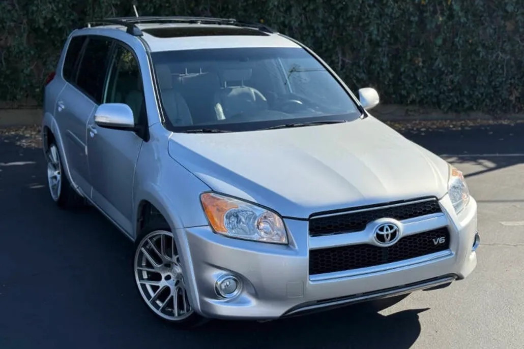 2011 Toyota RAV4 Limited photo 1