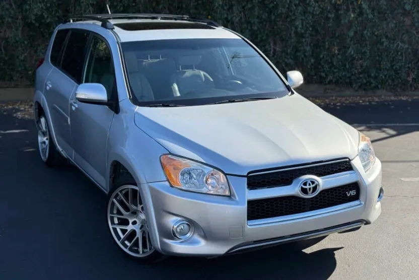 2011 Toyota RAV4 Limited photo 1