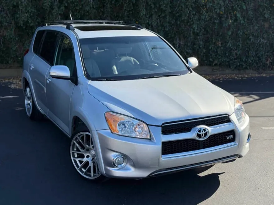 2011 Toyota RAV4 Limited photo 1