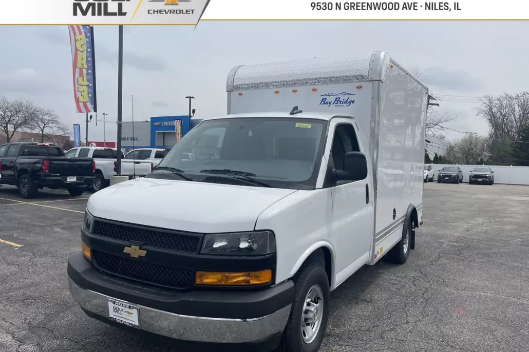 2025 Chevrolet Express 3500 Cutaway Van photo 1