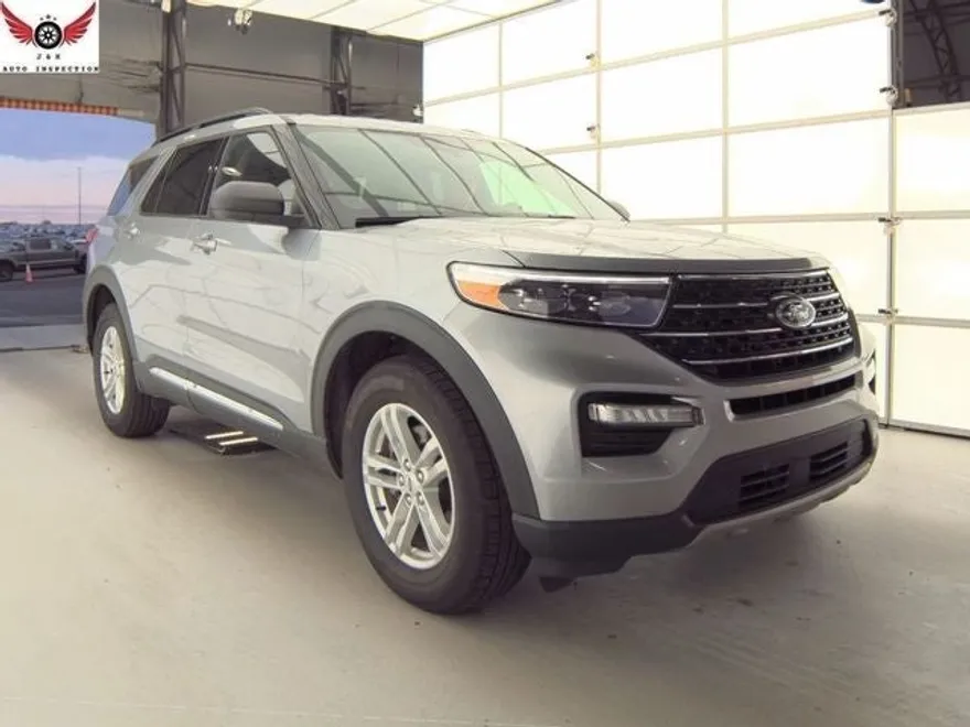 2023 Ford Explorer XLT photo 1
