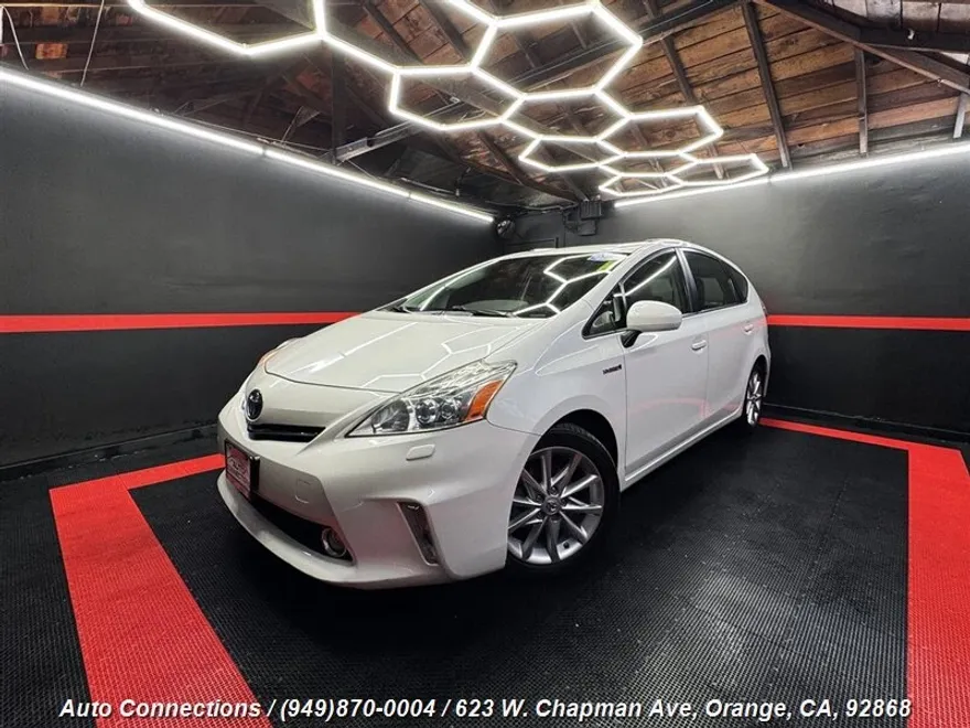 2013 Toyota Prius V Five photo 1