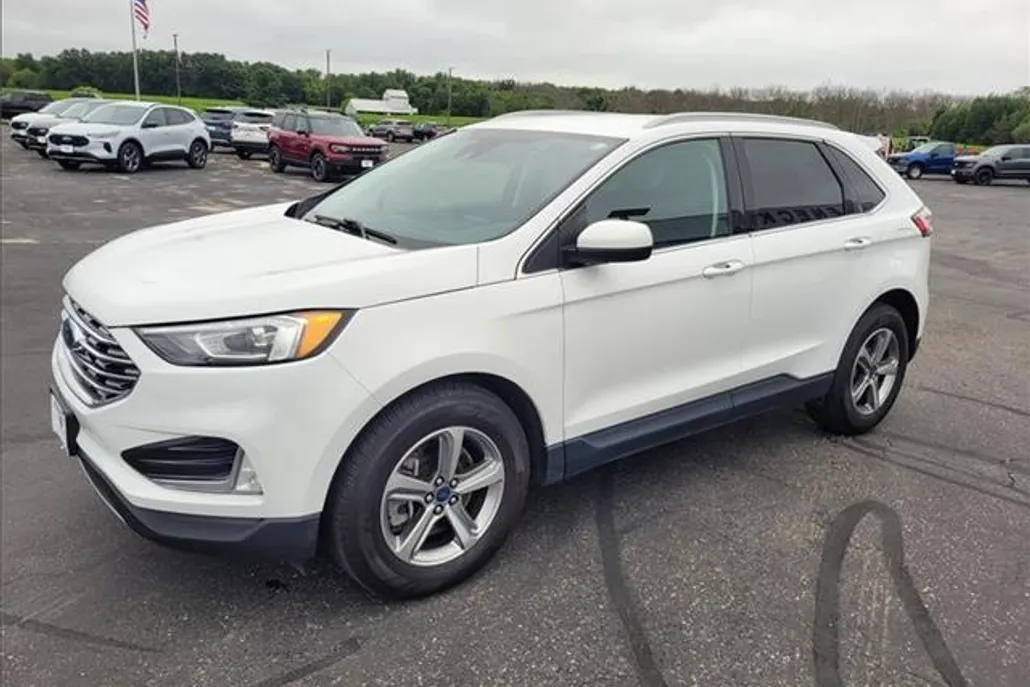 2022 Ford Edge SEL photo 1