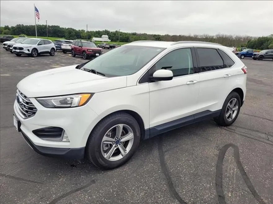 2022 Ford Edge SEL photo 1