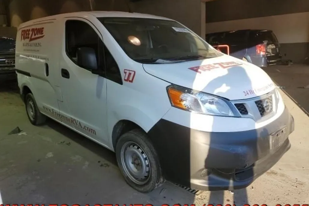 2017 Nissan NV200 S photo 1