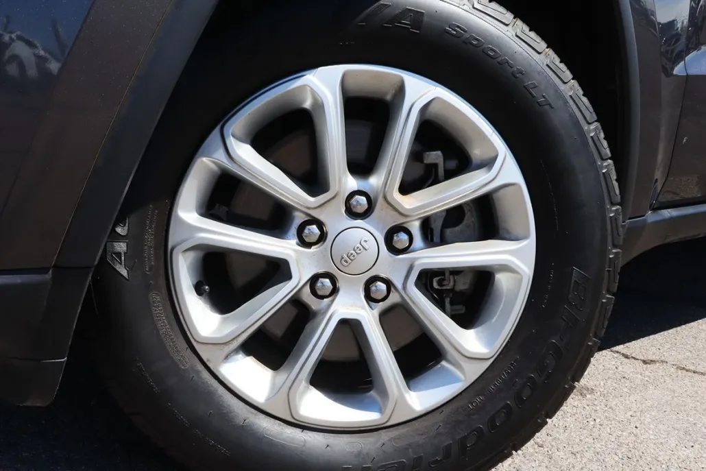 2021 Jeep Grand Cherokee Laredo E photo 1