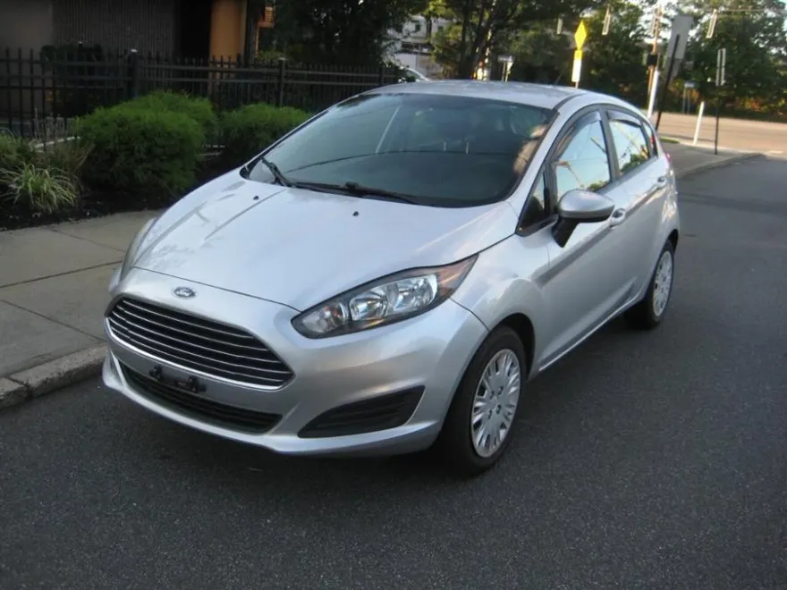 2017 Ford Fiesta S photo 1