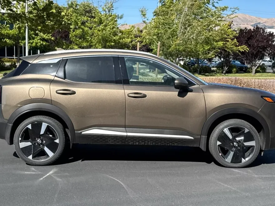 2025 Nissan Kicks SR photo 1