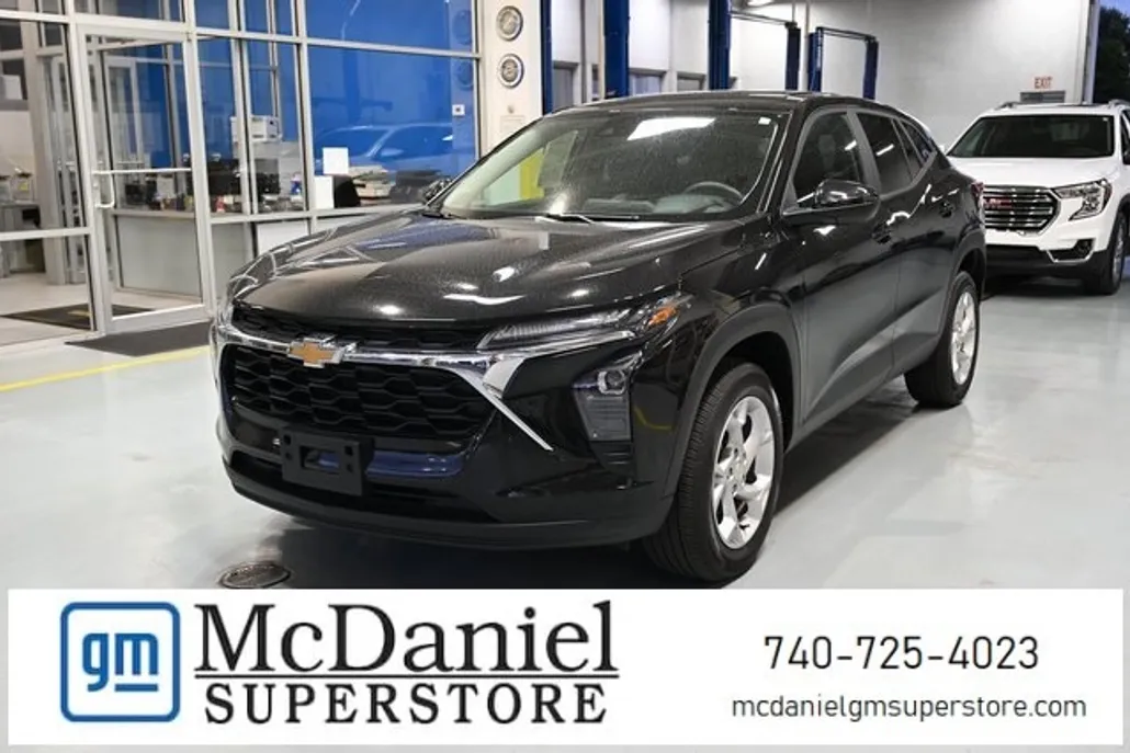 2024 Chevrolet Trax LS photo 1