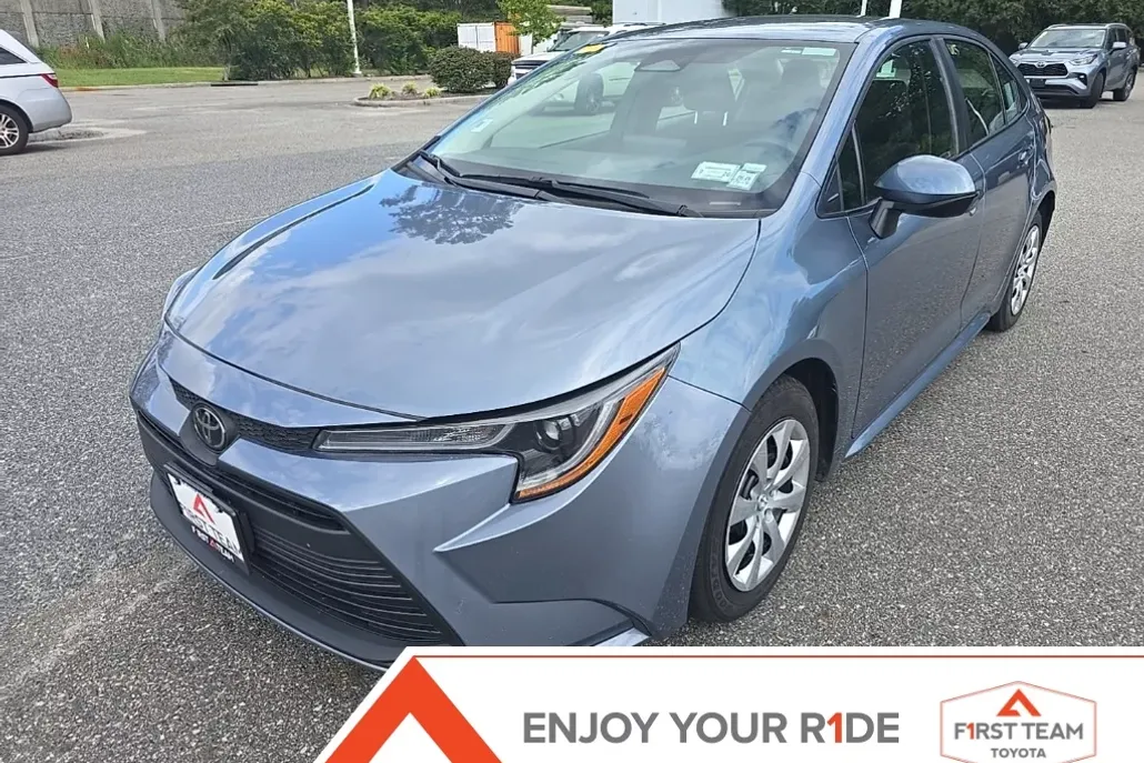 2023 Toyota Corolla LE photo 1