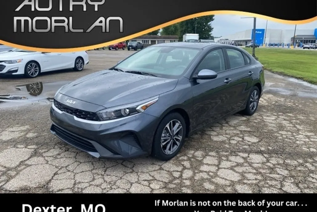 2024 Kia Forte LXS photo 1