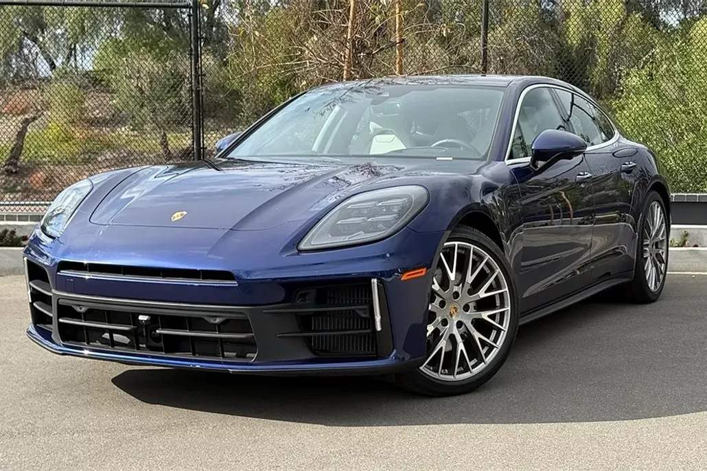2024 Porsche Panamera 4 photo 1