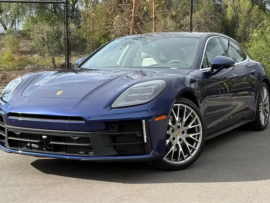 2024 Porsche Panamera 4 photo 1