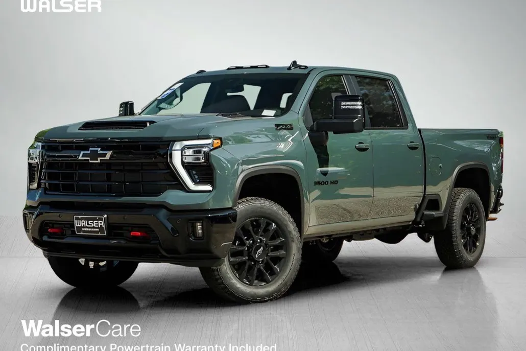 2025 Chevrolet Silverado 3500HD LT photo 1