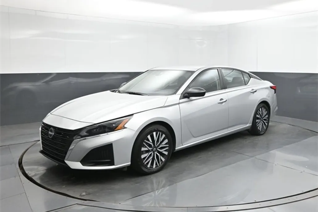 2024 Nissan Altima 2.5 SV photo 1