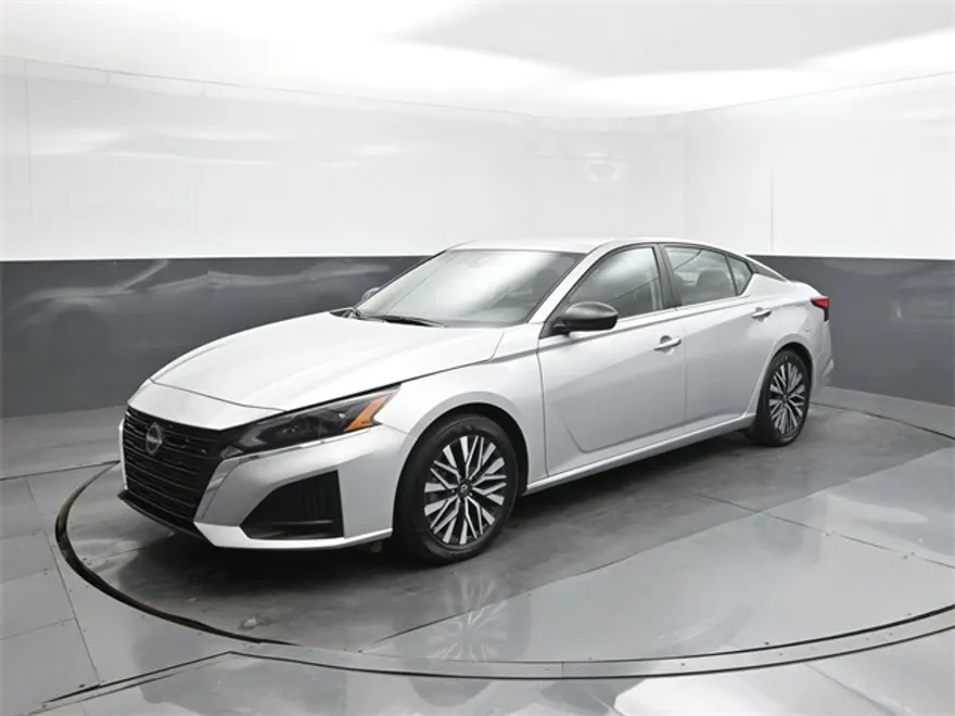 2024 Nissan Altima 2.5 SV photo 1