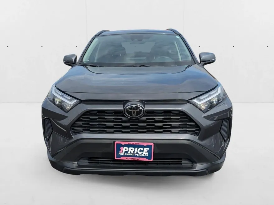 2025 Toyota RAV4 XLE photo 1