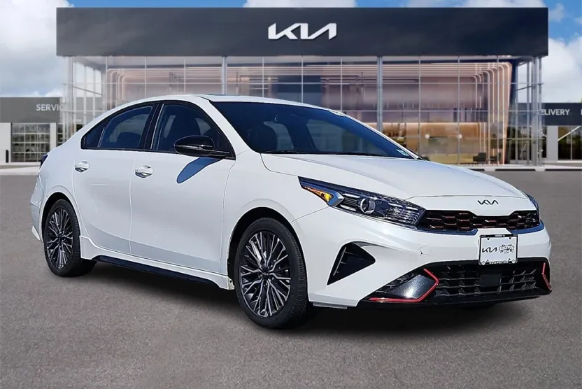 2023 Kia Forte GT-Line photo 1