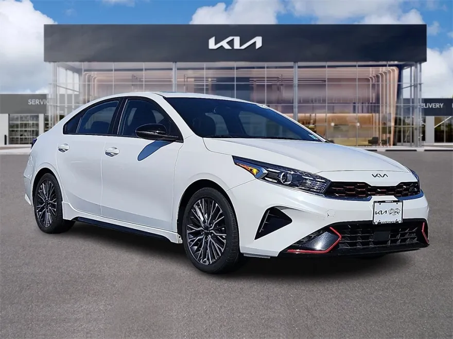 2023 Kia Forte GT-Line photo 1