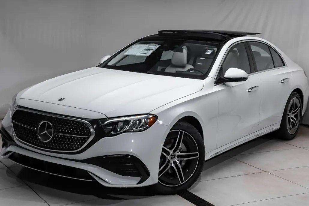 2026 Mercedes Benz E 350 4MATIC Sedan photo 1