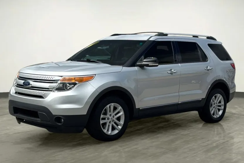 2015 Ford Explorer XLT photo 1
