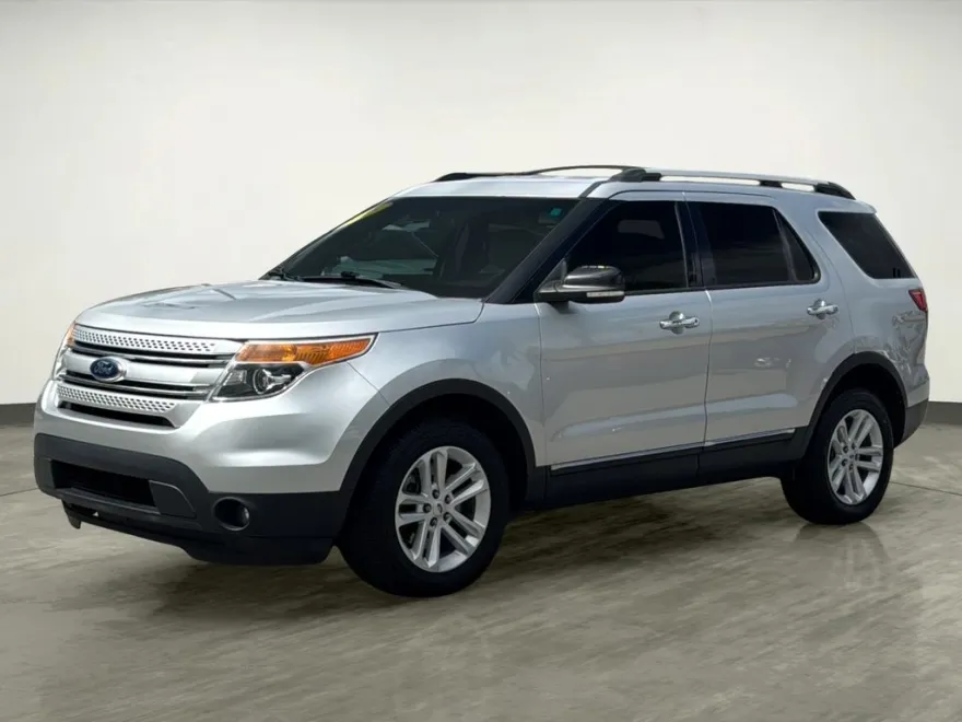 2015 Ford Explorer XLT photo 1