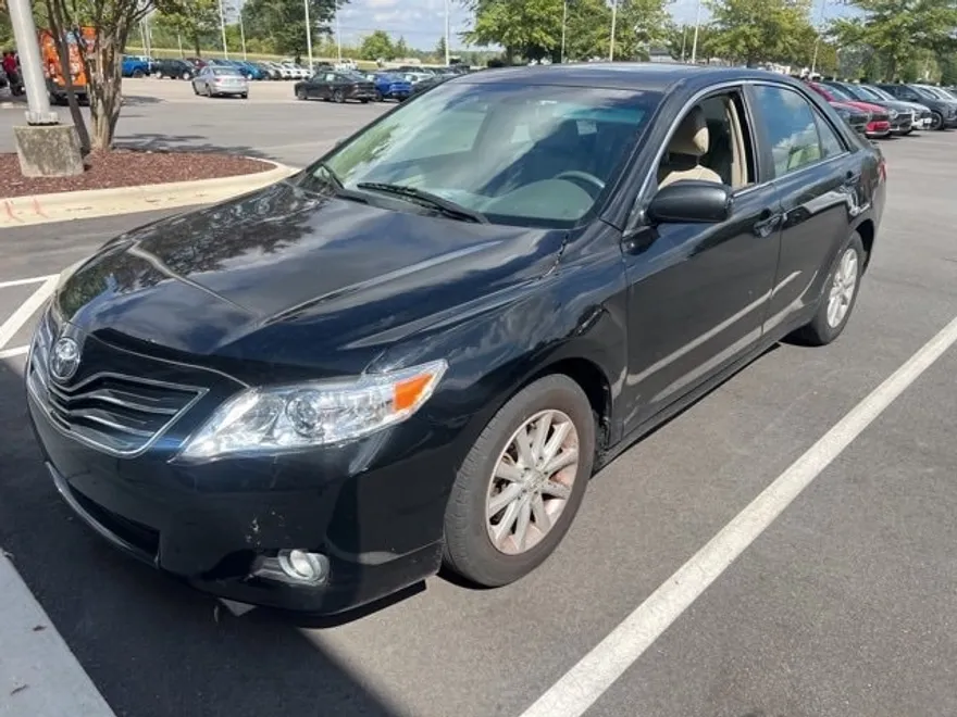 2011 Toyota Camry LE photo 1
