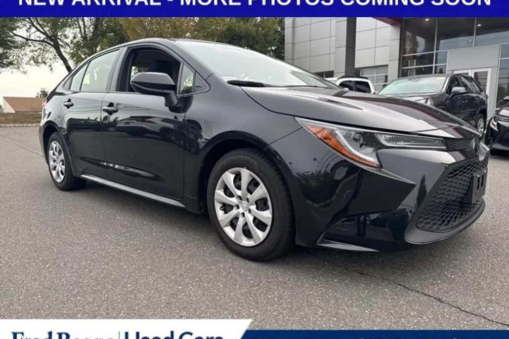 2022 Toyota Corolla LE photo 1