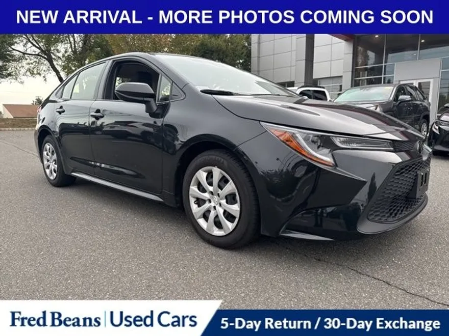 2022 Toyota Corolla LE photo 1
