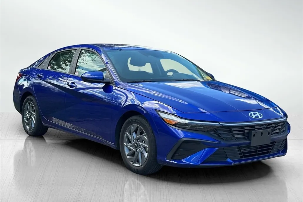 2024 Hyundai Elantra SEL photo 1