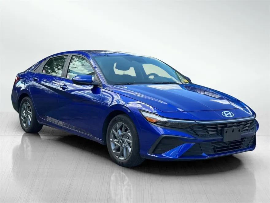 2024 Hyundai Elantra SEL photo 1