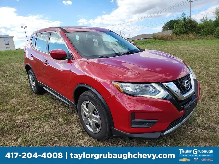 2017 Nissan Rogue S photo 1