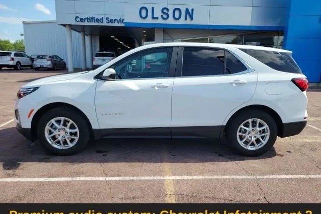 2024 Chevrolet Equinox LT photo 1