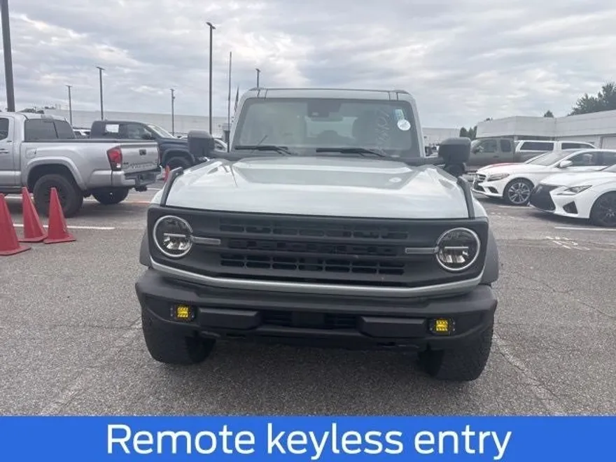 2023 Ford Bronco Base photo 1