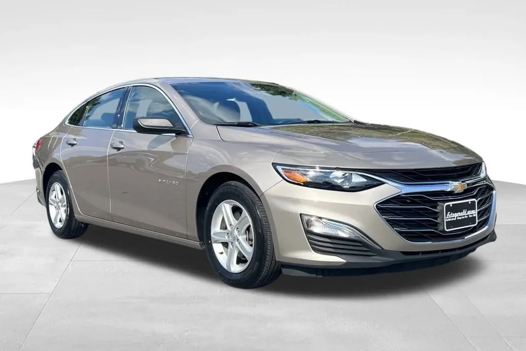 2023 Chevrolet Malibu LS photo 1