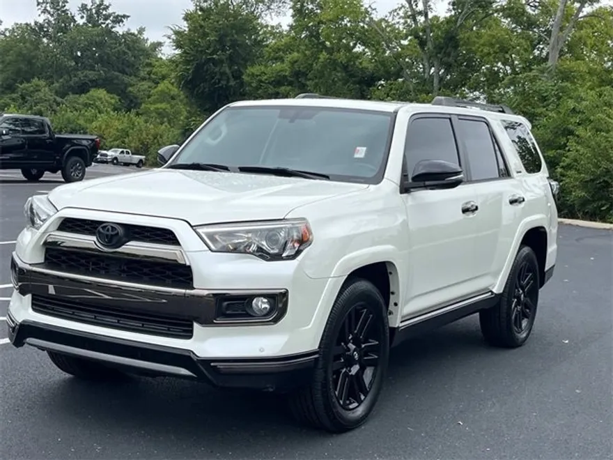 2019 Toyota 4Runner SR5 photo 1