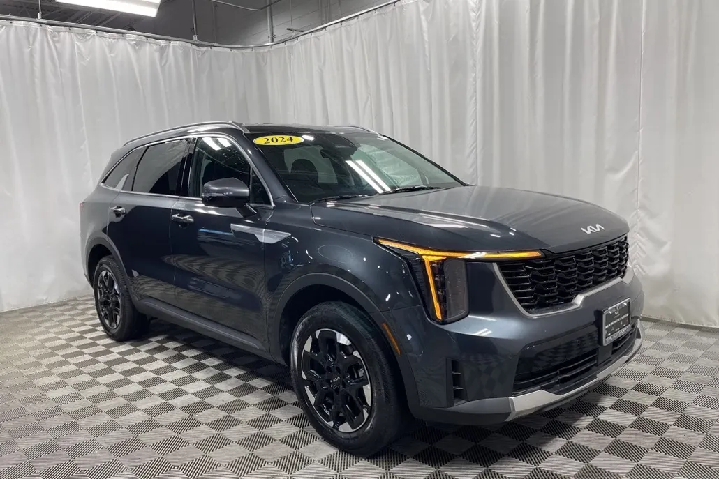 2024 Kia Sorento S photo 1
