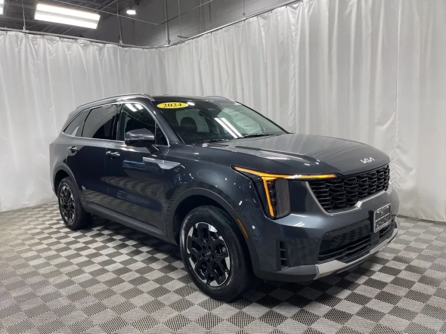 2024 Kia Sorento S photo 1