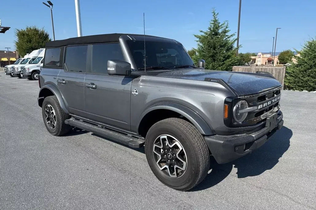 2024 Ford Bronco Outer Banks photo 1