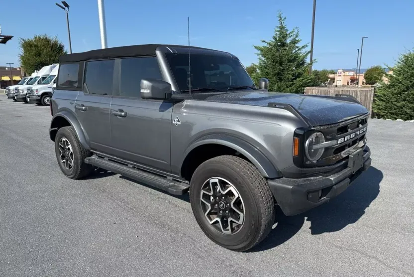 2024 Ford Bronco Outer Banks photo 1