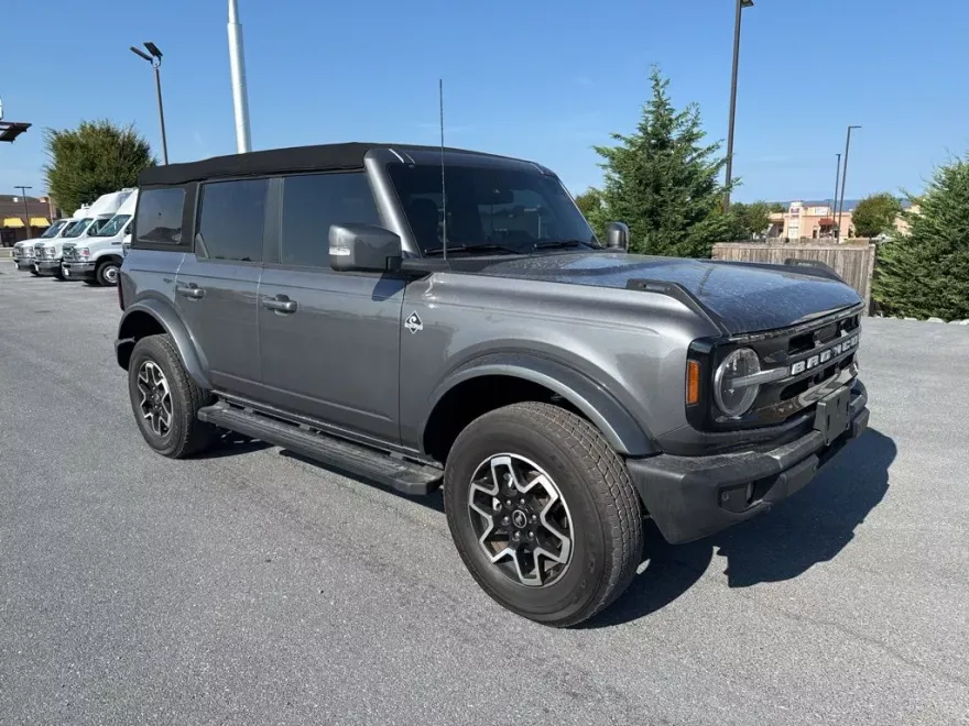 2024 Ford Bronco Outer Banks photo 1