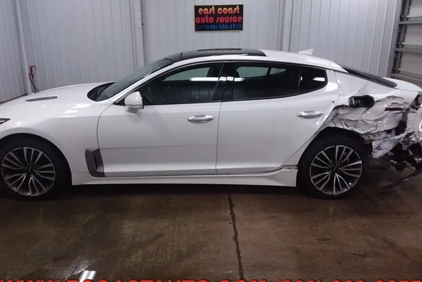 2018 Kia Stinger Premium photo 1