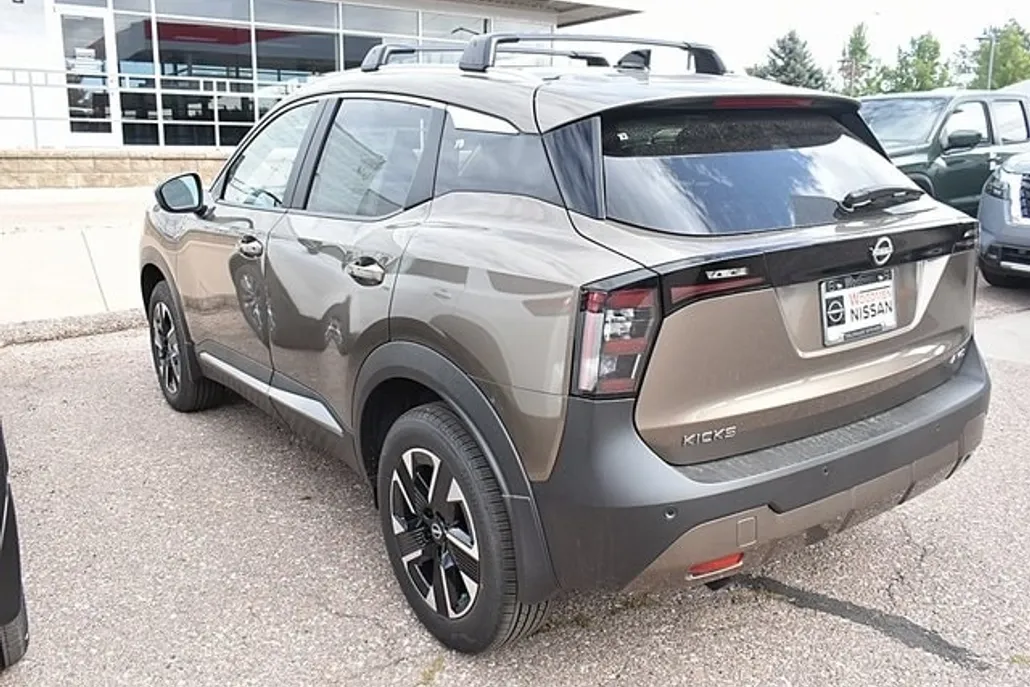 2026 Nissan Kicks SV photo 1