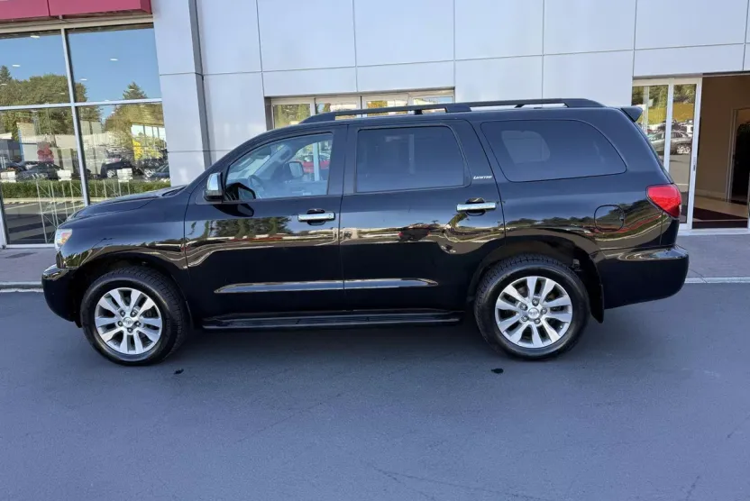 2016 Toyota Sequoia Limited photo 1