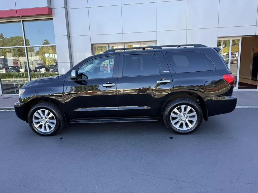 2016 Toyota Sequoia Limited photo 1