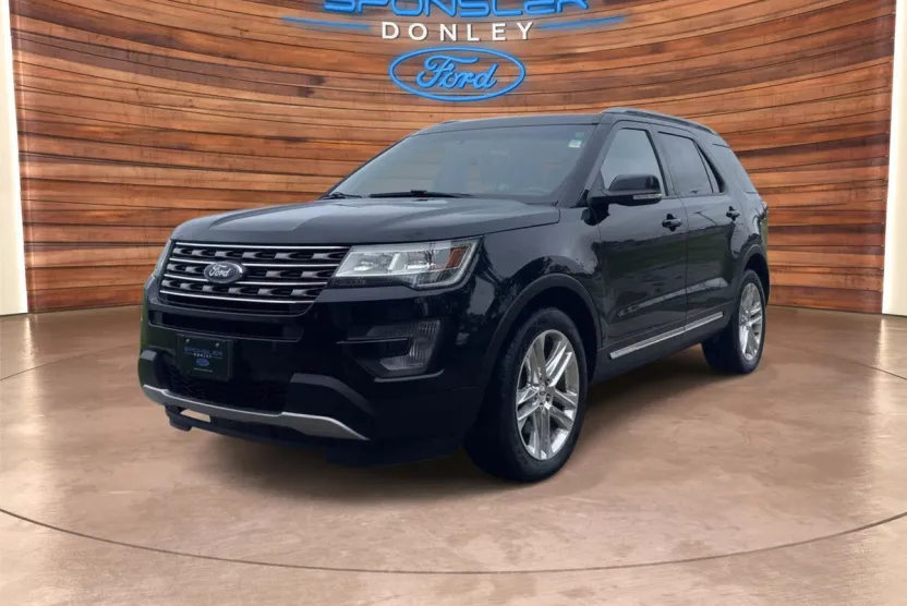 2016 Ford Explorer XLT photo 1
